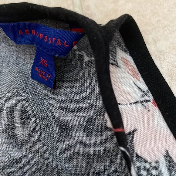 Flowery Romper . Use only once. Aeropostale . Size XS - Picture 2 of 6